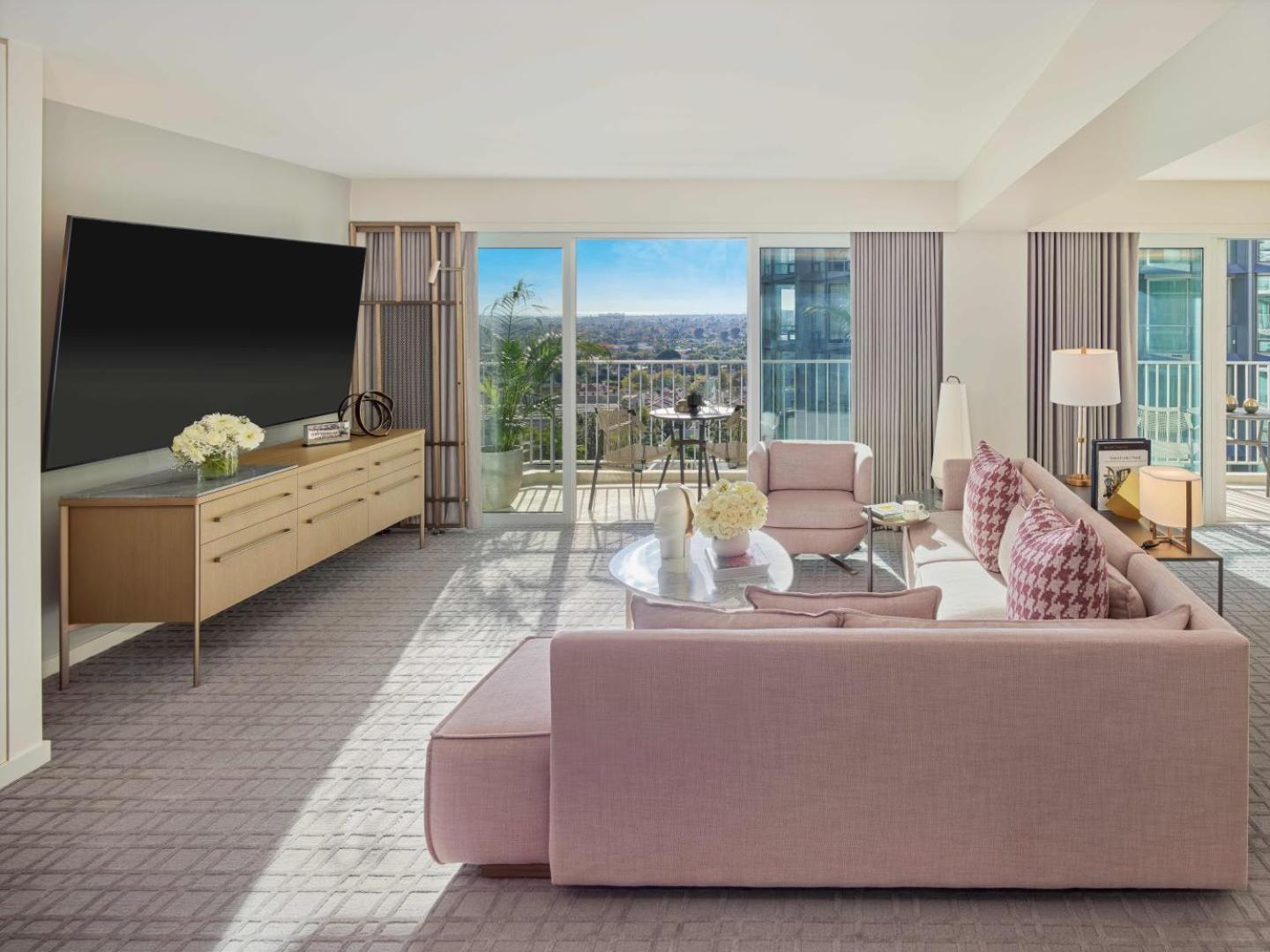 Premiere One Bedroom Suite Lounge Access Hearing Access